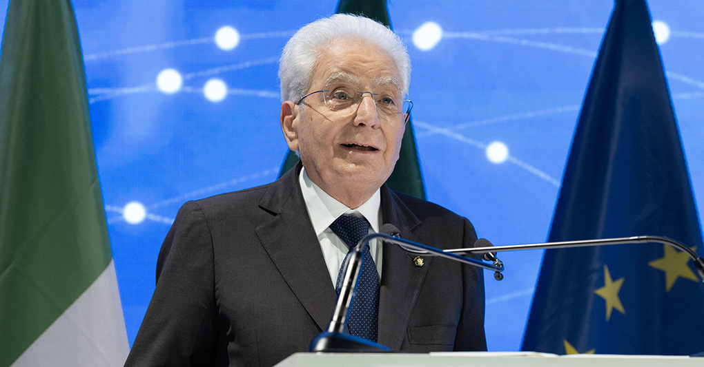 Mattarella contro le big tech - Trump: "se Iran si tira indietro saremo ancora più cattivi"