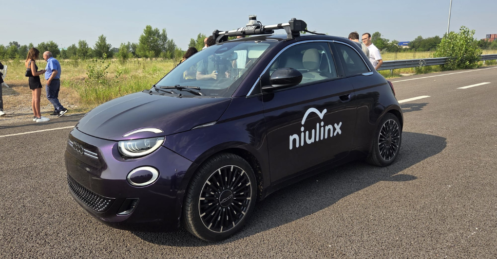 Guida autonoma, ecco come funziona l'auto made in Italy episode artwork