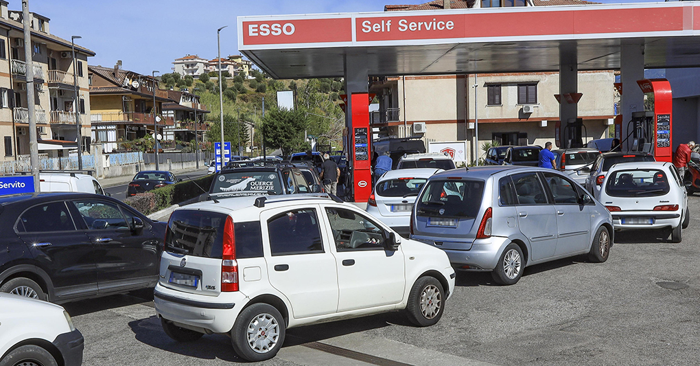Il venerdì nero di piazze trasporti bloccati