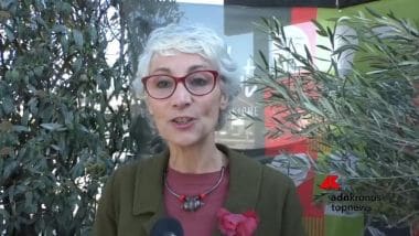 Beatrice coi fumetti manga racconta l'autismo (e il contratto per