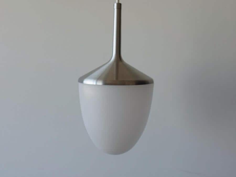 Neel, lampada da sospensione Aled design Toshiyuki Kita; Lampada a sospensione in alluminio e acrilico realizzata a mano da artigiani della filatura del metallo. Disponibile n due dimensioni