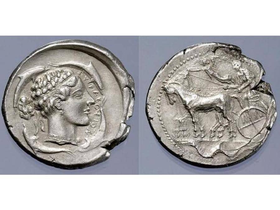 Bolaffi nel 2011 un tetradramma databile al 466-405 a.C. di Siracusa, stimato 8mila euro realizzo 9.600 euro