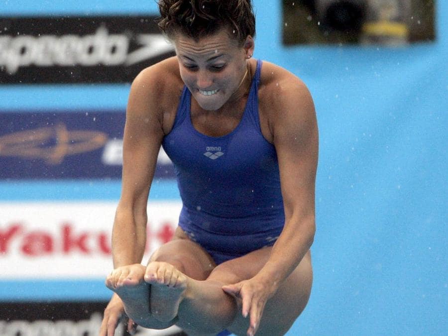 22 luglio 2005, Tania Cagnotto durante la finale tuffi dai 3 metri (EPA/JOHN G. MABANGLO)