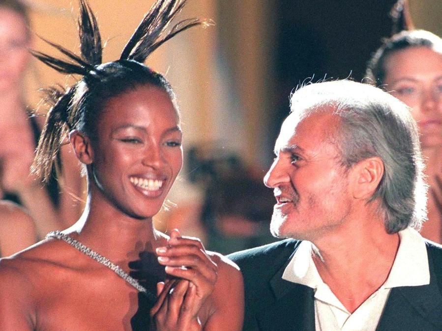 Gianni Versace e Naomi Campbell (Olycom) 