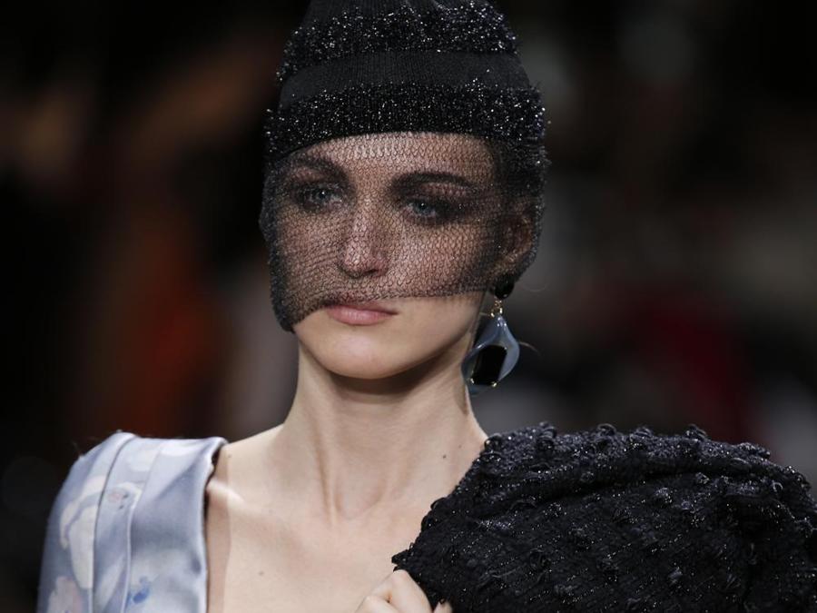 Sfilata  di  Giorgio Armani Haute Couture Autunno/Inverno 2017/2018 a Parigi. (AP Photo/Thibault Camus)