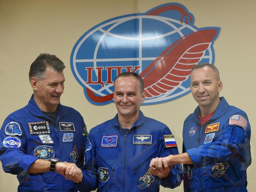 Da sinistra, Paolo Nespoli, Sergey Ryazansky e Randy Bresnik (Afp)