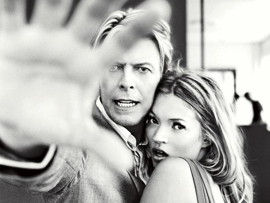 Ellen von Unwerth, Kate Moss and David Bowie, 2003 (ANSA/UFFICIO STAMPA CAMERA CENTRO ITALIANO PER LA FOTOGRAFIA)