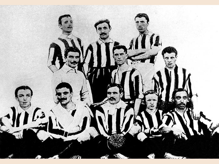 1905. Dopo la vittoria nella Prima Categoria, la Juventus si laurea campione d'Italia.