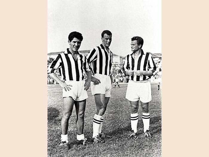 1950. Il trio magico (da sinistra) Omar Sivori, John Charles e Giampiero Boniperti. (OLYCOM)