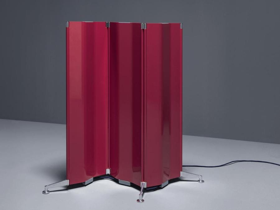 Origami, Alberto Meda per Tubes. Radiatore elettrico plug & play in alluminio che assolve anche la funzione di separè, pieghevole e snodabile, disponibile in vari colori e dimensioni in tre versioni: freestanding, a parete singolo o doppio, con effetto “farfalla”. È controllato da un comando touch e di una funzione Booster 2h che consente di impostare la massima temperatura per un tempo di due. Inoltre registra e memorizza le abitudini quotidiane dell'utente accendendosi in automatico