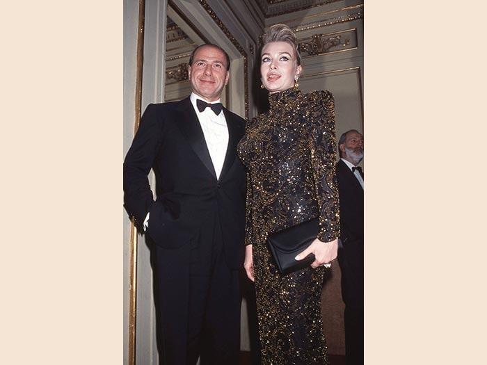1990.  Silvio Berlusconi con la moglie Veronica Lario al teatro alla Scala . (OLYcom)