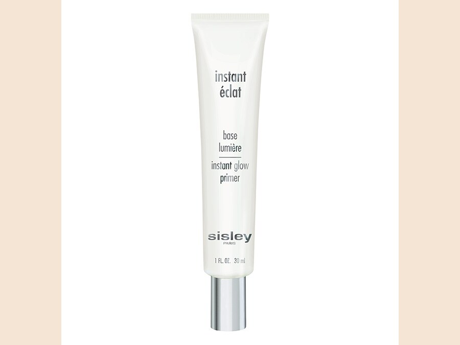 Instant Ėclat di Sisley Paris, un booster di luminosità che energizza, tonifica e idrata la pelle grazie alle microsfere di madreperla e gli agenti soft focus.