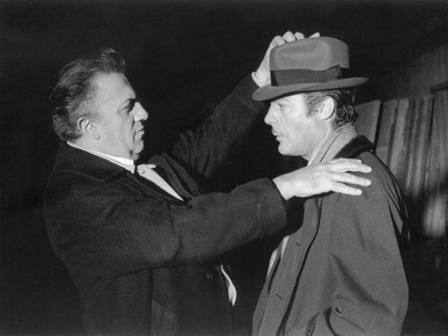 Federico Fellini e Marcello Mastroianni sul set di “Otto e mezzo” (Tazio Secchiaroli/Photomovie)