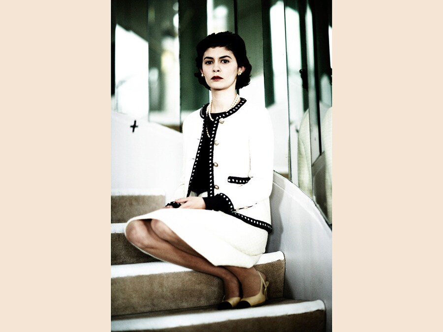 Coco avant Chanel (2009) - Come ha fatto Gabrielle Chanel, bimba dall'infanzia difficile, a diventare Coco Chanel? Lo racconta il bel film di Anne Fontaine, con protagonista Audrey Tautou. Una candidatura agli Oscar per i migliori costumi
