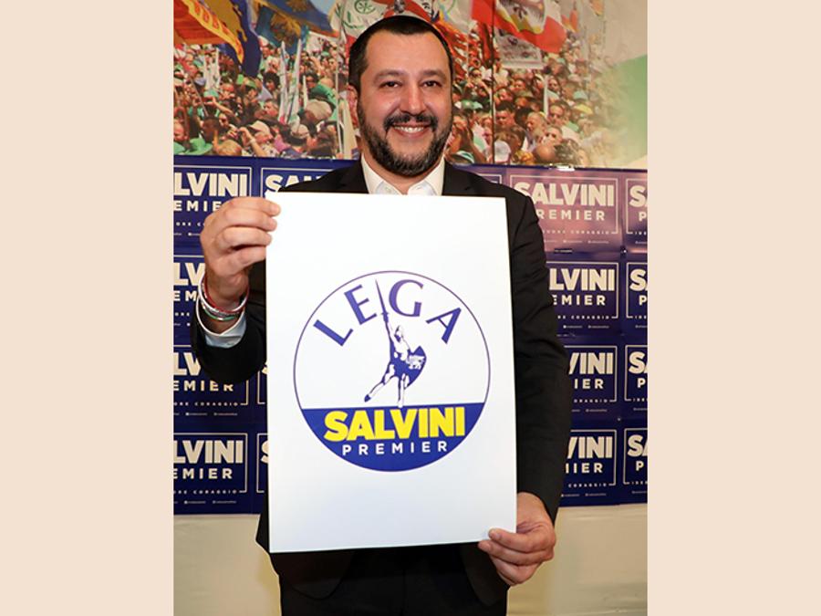 Il segretario nazionale della Lega Nord, Matteo Salvini, presenta il simbolo del partito per le prossime elezioni politiche. ANSA/MATTEO BAZZI