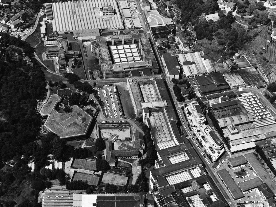 Veduta aerea degli stabilimenti Olivetti di Ivrea, anni 1960  (courtesy of Associazione Archivio Storico Olivetti)