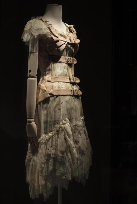 Creazione di Jean Paul Gaultier per la primavera-estate 2004.