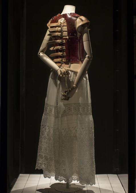 Creazione di Dai Rees esposta alla mostra del 2012 al museo Frida Kahlo