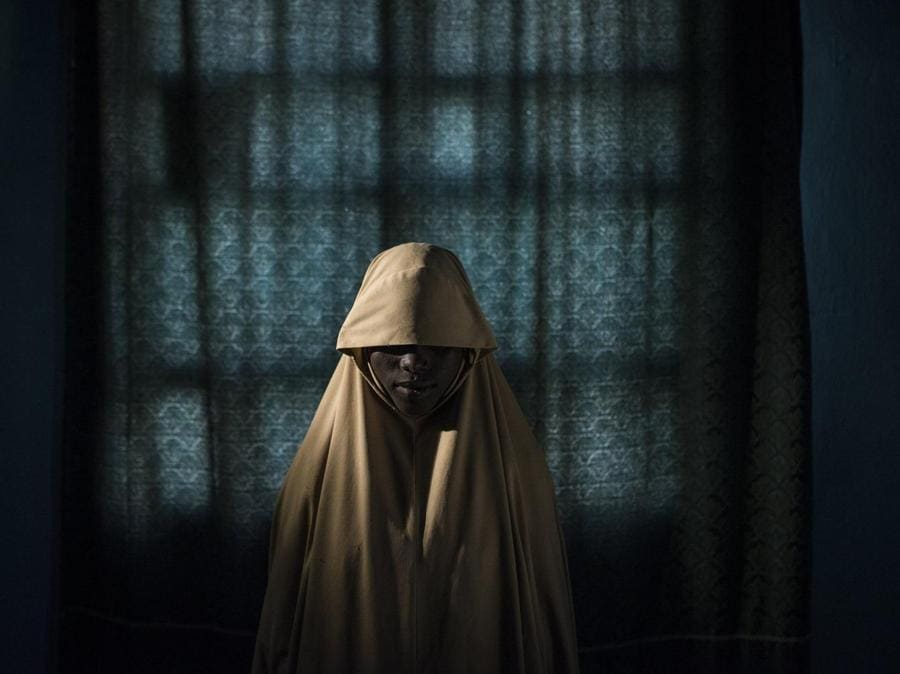 Adam Ferguson, categoria 'People - Stories'. Aisha,  14 anni, rapita dai terroristi di Boko Haram,  Maiduguri, Borno State, Nigeria, 21 settembre 2017. Le avevano detto di farsi esplodere, è stata salvata. EPA/ADAM FERGUSON / NEW YORK TIMES 