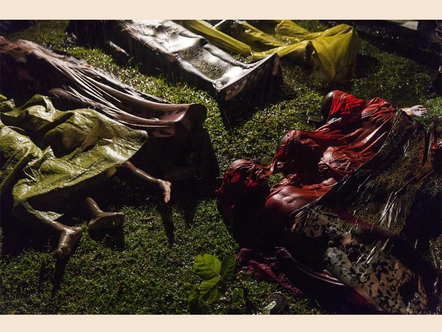 Il fotografo è Brown, primo premio categoria General News, per la foto dei corpi dei Rohingya, profughi in cerca di salvezza dalle persecuzioni in Myanmar morti su una imbarcazione a otto chilometri da Inani Beach, Bangladesh, 28 settembre 2017. Solo 17 sopravvissuti EPA/PATRICK BROWN / PANOS PICTURES