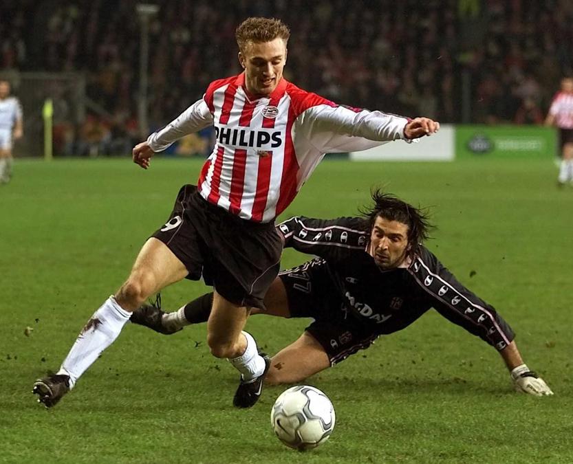 2001 - Gianluigi Buffon durante la Coppa Uefa  a Eindhoven, Olanda (ANSA-PR EPA PHOTO ANP/ED OUDENAARDEN)