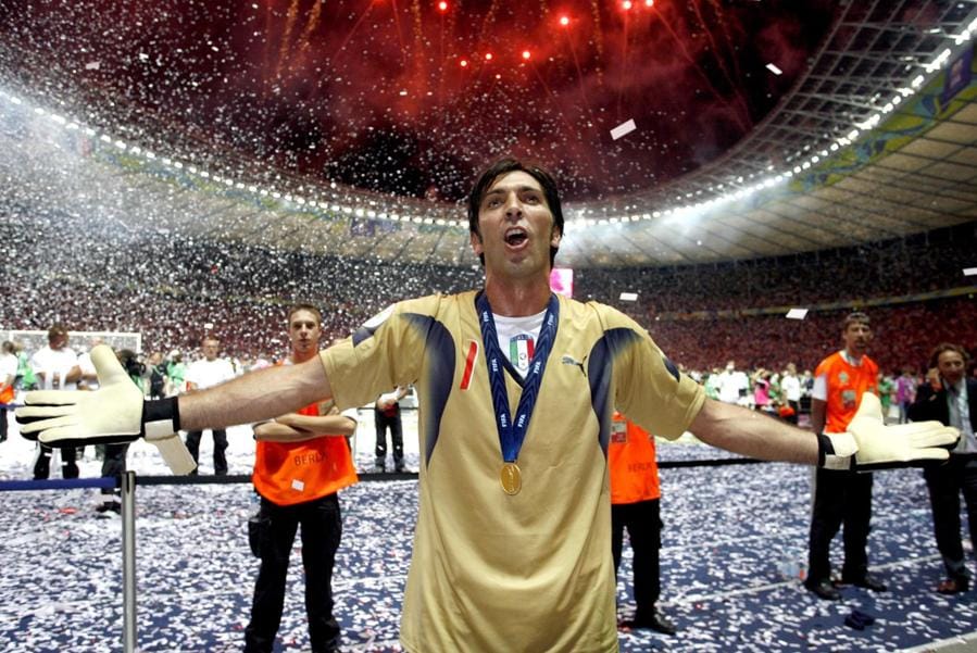 2006  - Campionati Mondiali di Calcio 2006, Finale Italia - Francia 6 - 4 (dopo calci di rigore) Gianluigi Buffon festeggia la vittoria (foto IPP/Alberto Sabattini )