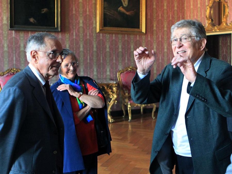 2011, con il presidente dell’Accademia dei Lincei Lamberto Maffei  (Ansa)