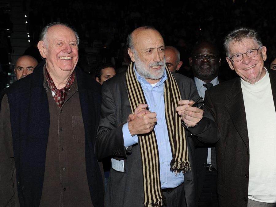 2012, Torino, da sinistra José Graziano Da Silva, Dario Fo, Carlin Petrini e Ermanno Olmi durante la cerimonia di apertura del Salone del Gusto-Terra Madre (Ansa)