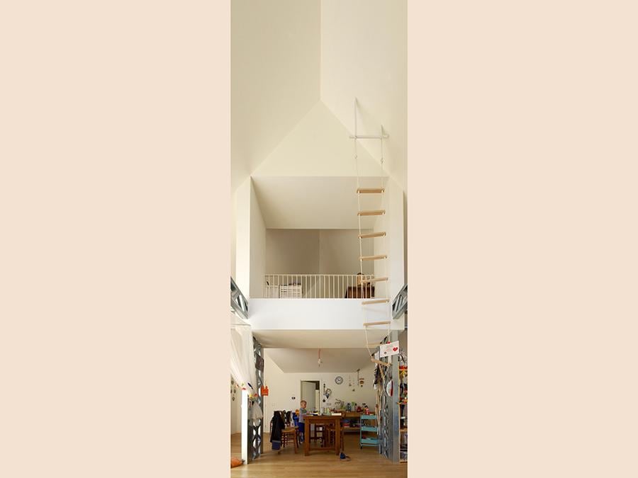 Il progetto è arrivato al traguardo a fine 2017. L'abitazione unifamiliare si sviluppa su due piani ed è stata realizzata a Cornedo Vicentino da Bauhaus, con pareti portanti intelaiate in legno, costituite da travetti verticali e orizzontali in bilama di abete e controventate su entrambi i lati. L'isolamento è in fibra di legno. Il progetto è di Luca Tibaldo.
