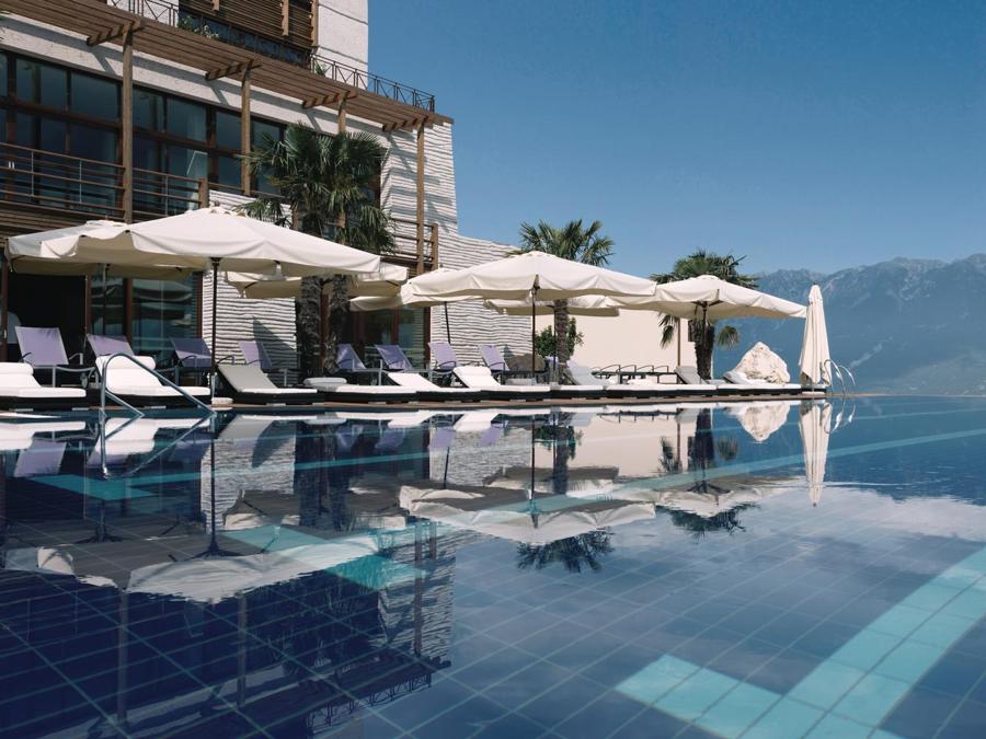 Lefay Resort, Infinity Pool and Building