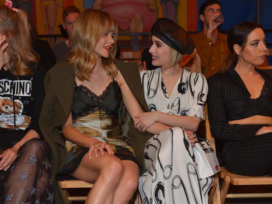 Jaime King (sx) ed Emma Roberts (photo by Donato Sardella/Getty Images for Moschino)