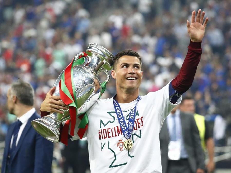 Cristiano Ronaldo vince con il Portogallo Euro 2016. (REUTERS/Michael Dalder)