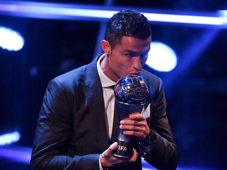 (Cristiano Ronaldo è il Giocatore dell’anno del 2017 per la Fifa. (AFP PHOTO / Ben STANSALL)