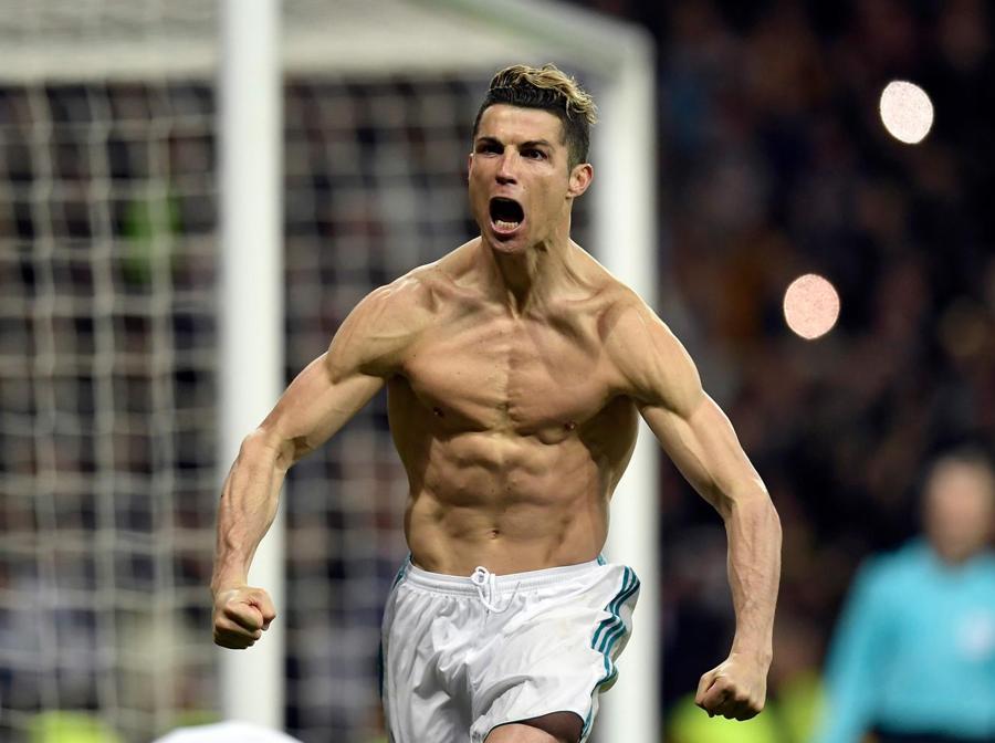 Cristiano ronaldo senza maglia hotsell