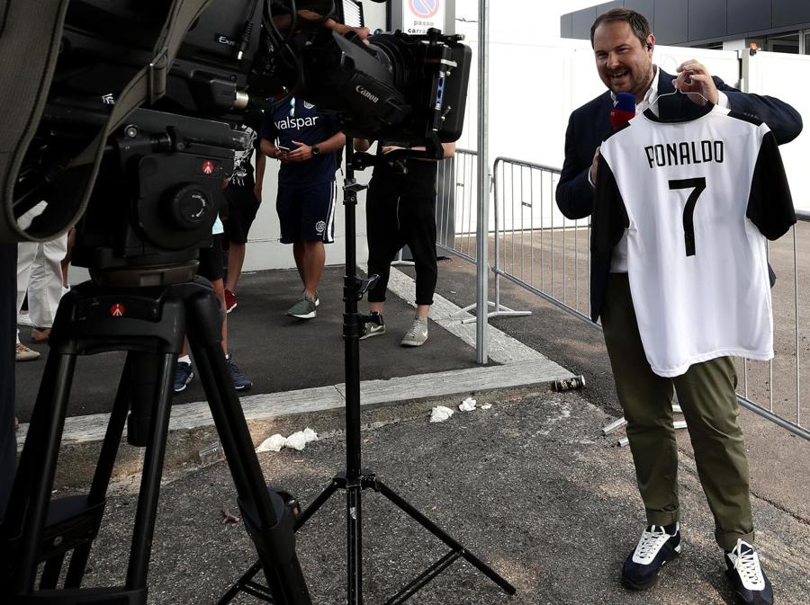 Presentazione della nuova maglia di Cristiano Ronaldo con la Juventus (AFP PHOTO / Isabella Bonotto)
