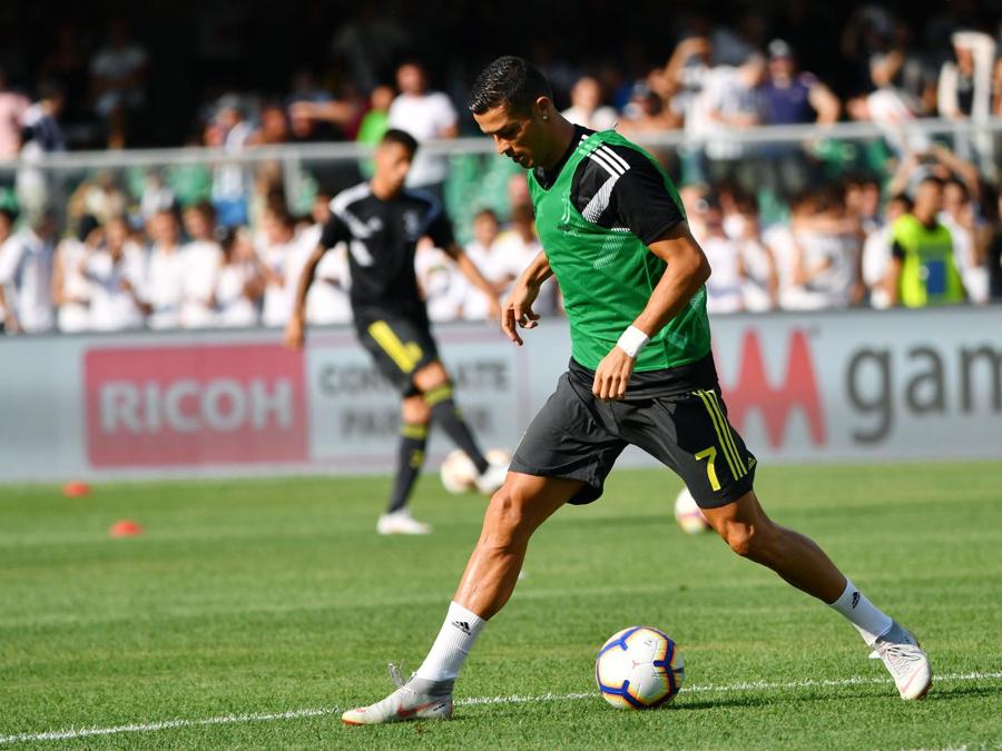 Cristiano Ronaldo durante il riscaldamento. (Alberto PIZZOLI / AFP)