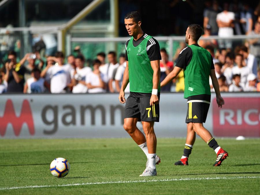 Cristiano Ronaldo durante il riscaldamento. (Alberto PIZZOLI / AFP)