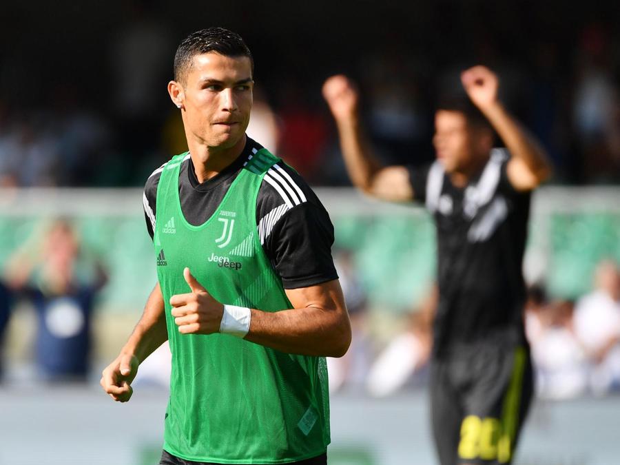 Cristiano Ronaldo durante il riscaldamento. (Alberto PIZZOLI / AFP)