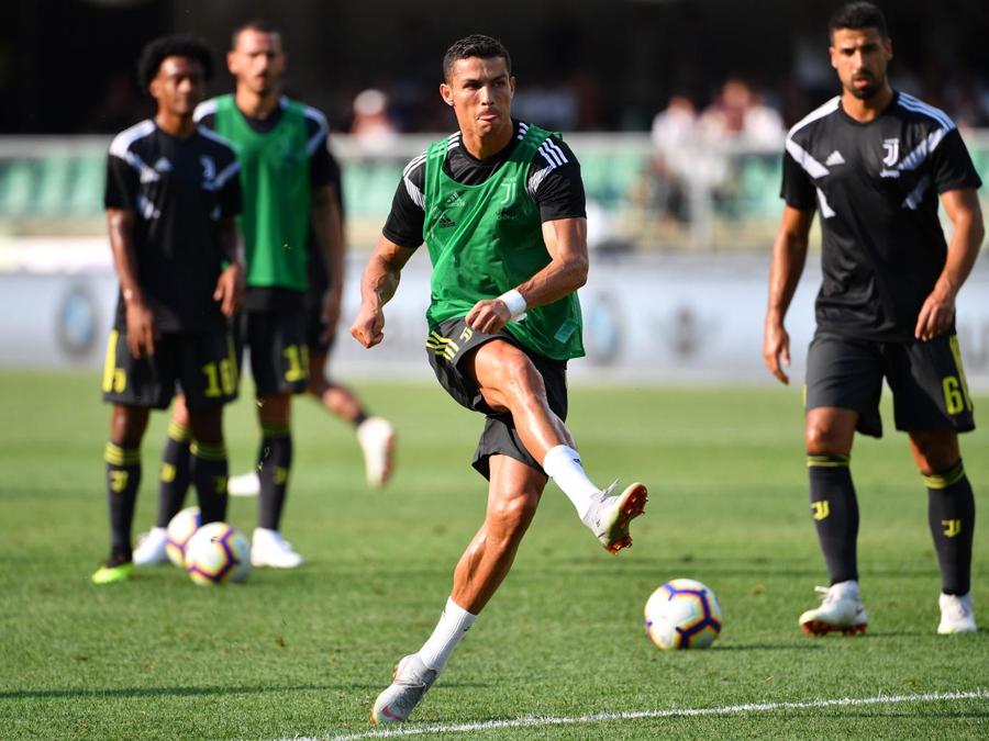 Giocatori dellla Juventus durante il riscaldamento. (Alberto PIZZOLI / AFP)