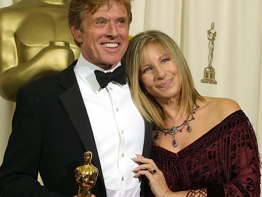 Robert Redford e Barbra Streisand alla premiazione degli Oscar del 2002 (ANSA /LEE CELANO-CD)