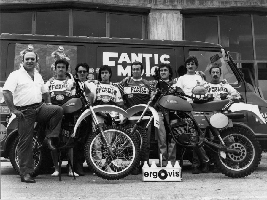 La squadra di Fantic Motor vincitrice del titolo europeo Enduro nel 1981, attorno a Gualtiero Brissoni