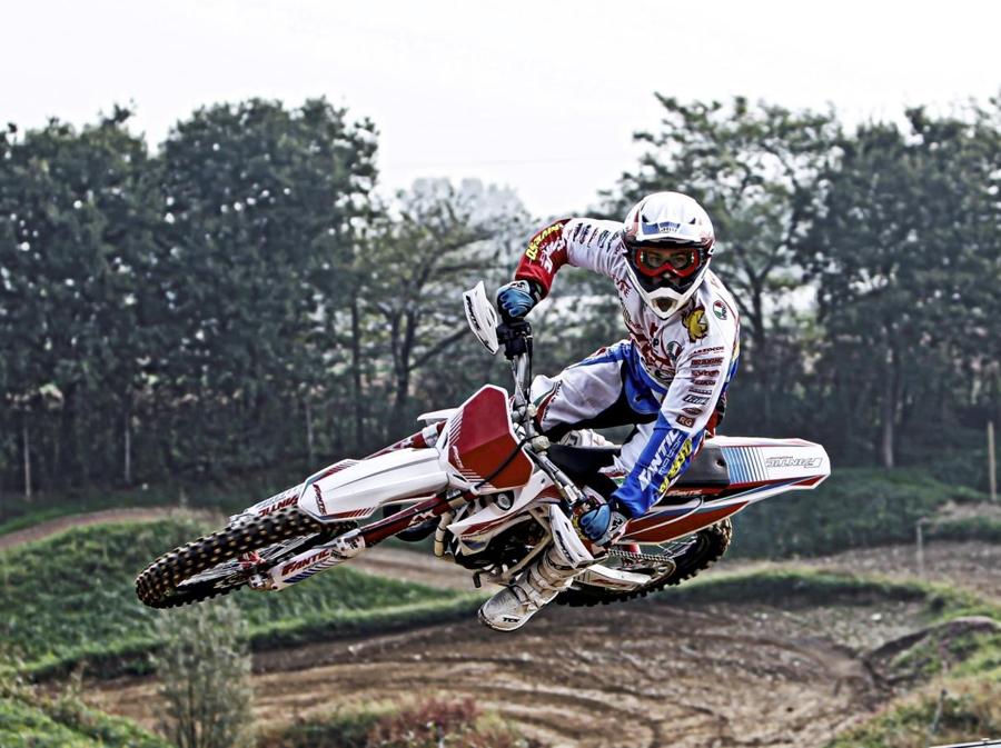 Nel 2003 Federico Fregnan, ad del gruppo Elektra, rileva Fantic Motor salvandola dal fallimento. In questa foto il modello Cross 125 in gara nel 2013