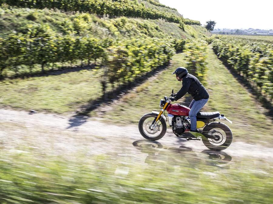 Nel 2014 VeNetWork rileva Fantic Motor e rilancia lo storico marchio. Due anni dopo al salone Eicma di Milano viene presentato il nuovo Caballero. Qui una foto del Caballero 500 Scrambler, nuovo modello che sarà lanciato nei prossimi giorni nei rivenditori