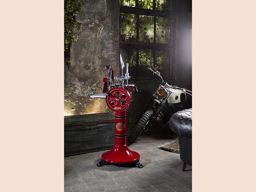 La Volano P15 riproduce lo storico modello P degli anni '40 ed è uno dei tre modelli della linea Volano Storiche, fedeli riproduzioni di gioielli del passato con cui Berkel rende omaggio alla propria storia, all'amore per l'artigianalità, alla passione per i dettagli, alla ricerca della perfezione del taglio. Dal 19 al 21 ottobre al Museo della Scienza e della Tecnologia “Leonardo da Vinci” di Milano. Berkel festeggia il proprio 120° anniversario con un viaggio nel tempo