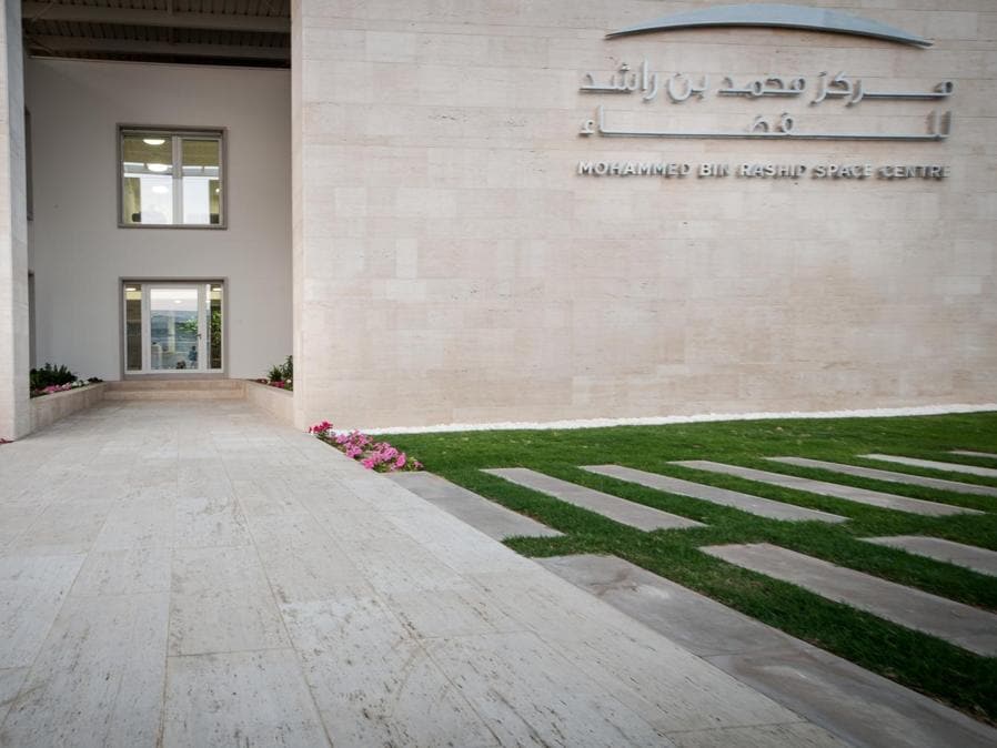 Mbrsc Pilot Passive House, 2016, Dubai (Uae). È il primo esempio mai realizzato di edificio passivo in clima estremo. Commissionato dall’ente governativo dubaino Mbrsc allo scopo di investigare la possibilità di ridurre l'impatto ambientale degli edifici di nuova costruzione, ha una potenza impegnata pari a 1/10 rispetto a un edificio standard. Progetto architettonico: Casetta&Partners