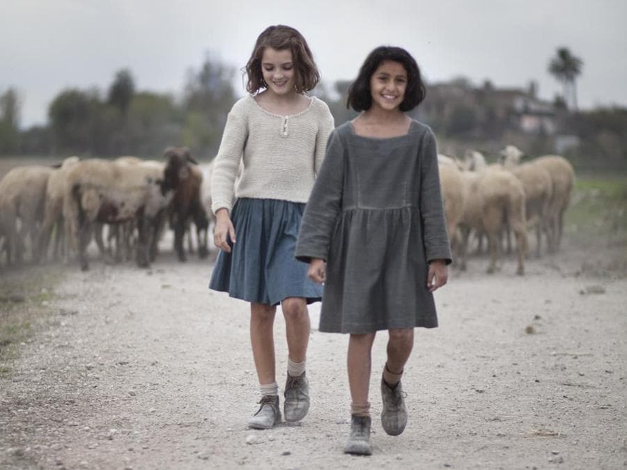 Da sinistra Elisa del Genio (Elena bambina) e Ludovica Nasti (Lila bambina)
