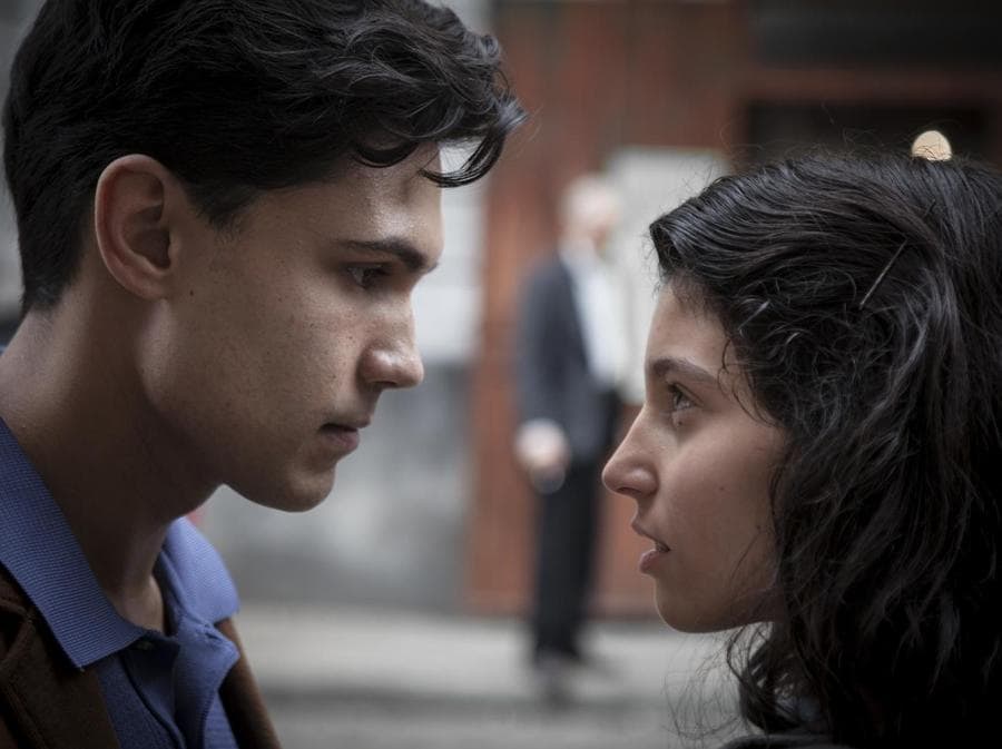 Elvis Esposito (Marcello Solara adolescente) e Gaia Girace (Lila adolescente)