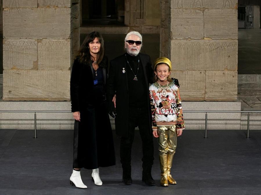 Karl Lagerfeld al termine della sfilata. (REUTERS/Caitlin Ochs)