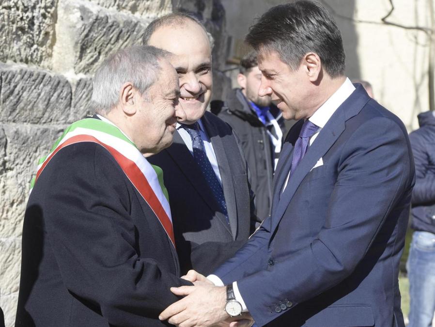 Il primo ministro Giuseppe Conte ricevuto dal Sindaco di Matera. (ANSA/ UFFICIO STAMPA PALAZZO CHIGI/ FILIPPO ATTILI)