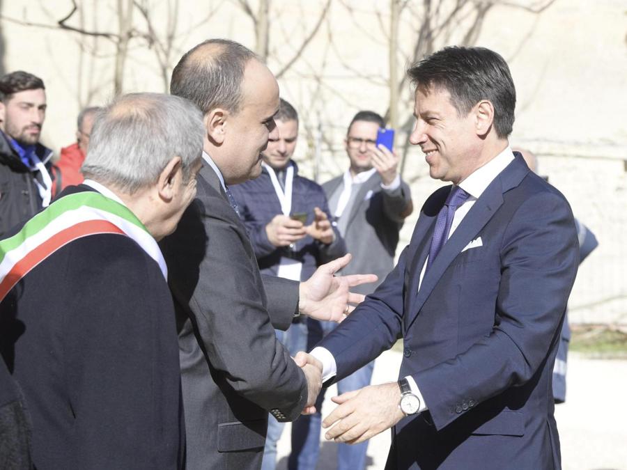 Il Primo ministro Giuseppe Conte ricevuto dal commissario alla cultura Tibor Navracsics. (ANSA/ UFFICIO STAMPA PALAZZO CHIGI/ FILIPPO ATTILI)